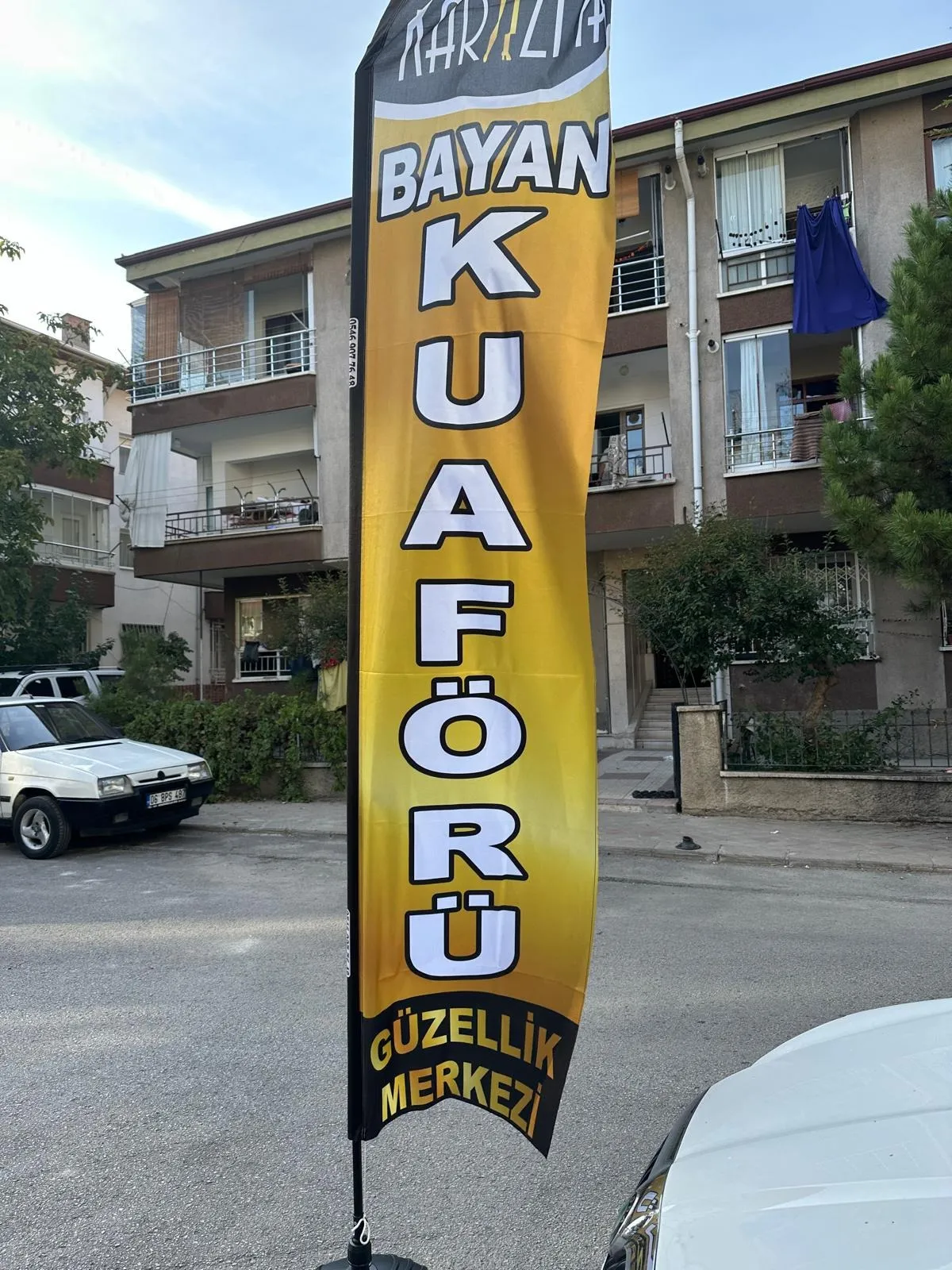 Bayan Kuaförü Yelken Bayrağı-52